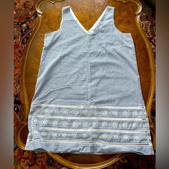 Vineyard Vines Blue and White Striped shift dress with Lace Detail - Picture 1 of 3